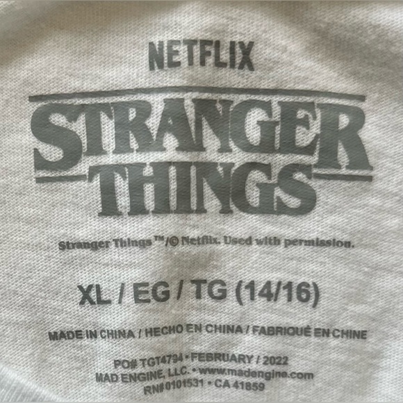 Women’s XL Stranger Things Eleven T-shirt - Picture 3 of 4